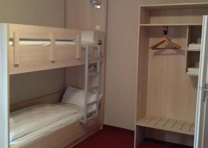 Rasthof & Hermsdorfer Kreuz 3*